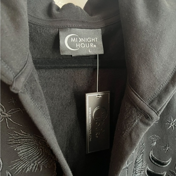 Midnight Hour Raven Embroidered Cloak New - Picture 4 of 5